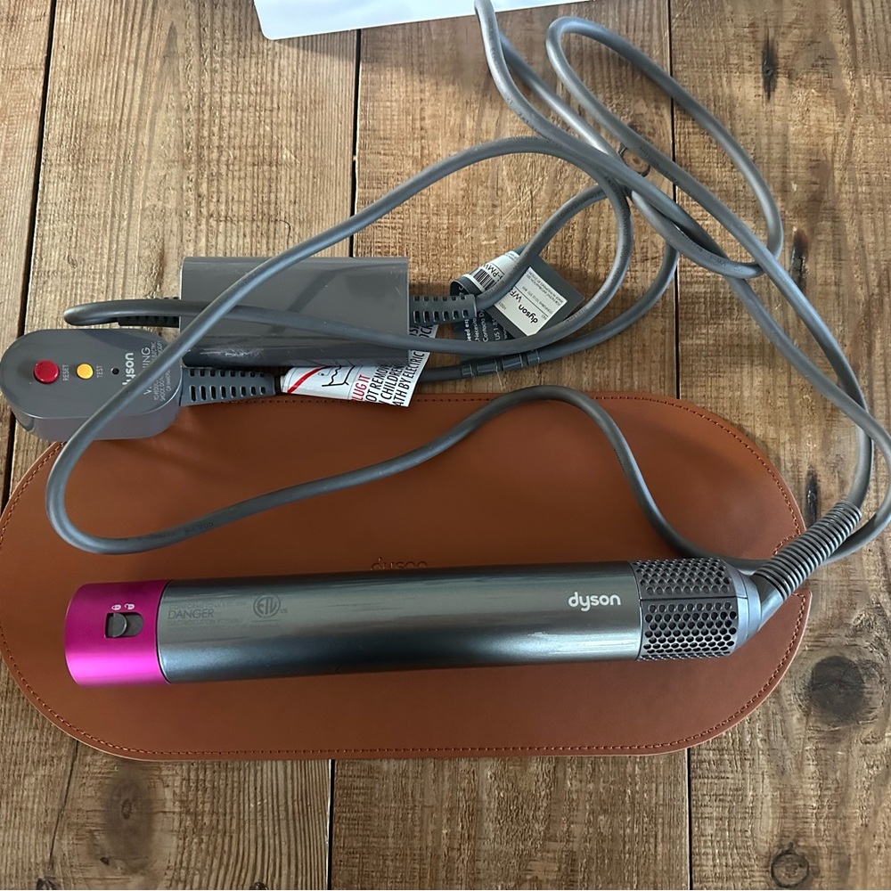 Dyson Hair Styling Set with Pink Accents - only used a few times - Picture 3 of 8